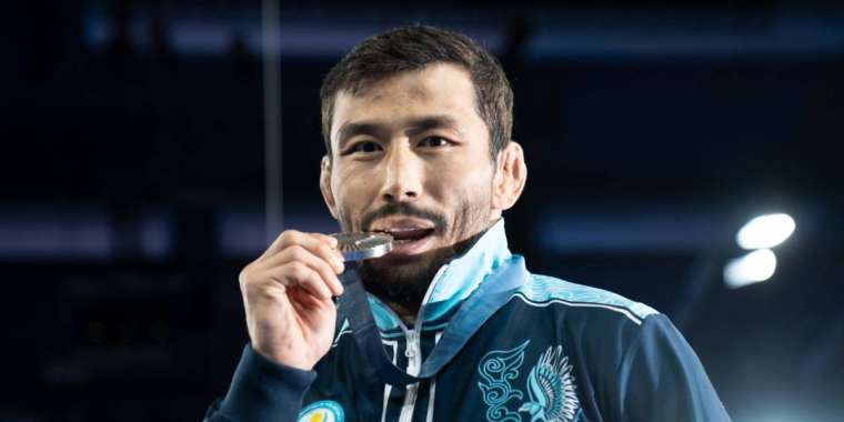 Демеу Жадыраев пен Нұрқожа Қайпановқа Күрес федерациясы пәтер сыйлады