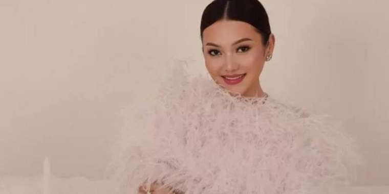 Ерке Есмахан отбасымен бірге демалысқа кетіп бара жатқанын айтты