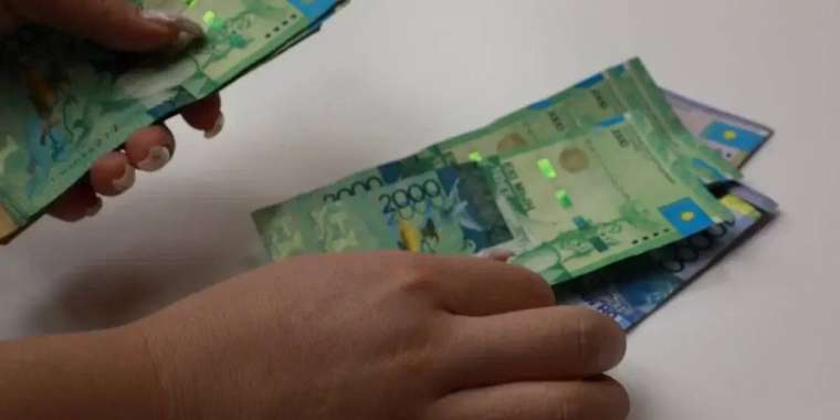 Алимент қарызы бар адам 2 млн теңгесін ұтысқа салып жіберген