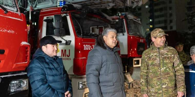 В ВКО поздравили в новогоднюю ночь врачей скорой помощи, полицейских, сотрудников ЧС и теплоэнергетиков