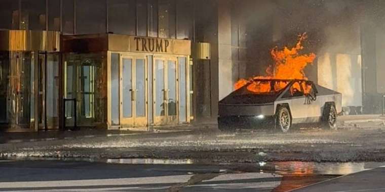 АҚШ-та Tesla электрокарының жарылған сәті бейнежазбаға түсіп қалды