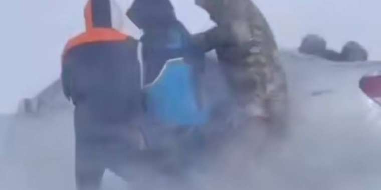 Жетісуда күшті бораннан жолда қалғандардың видеосы жарияланды