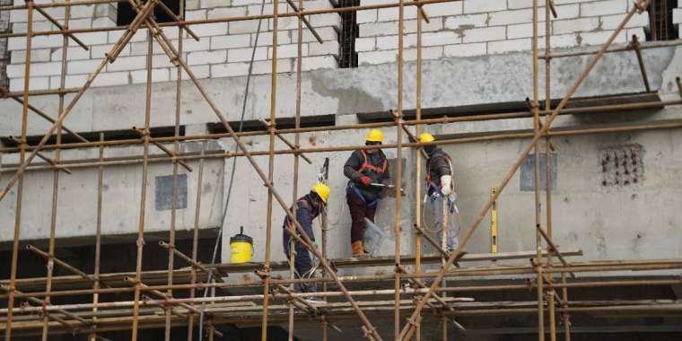 ШҚО-да «үй саламыз» деп 1,8 млрд теңге жымқырған менеджерлер ұсталды