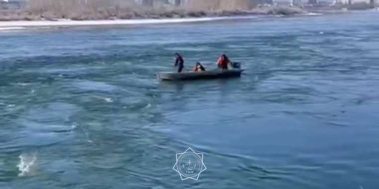 Семейде 4 адам мінген көлік Ертіске құлап кетті