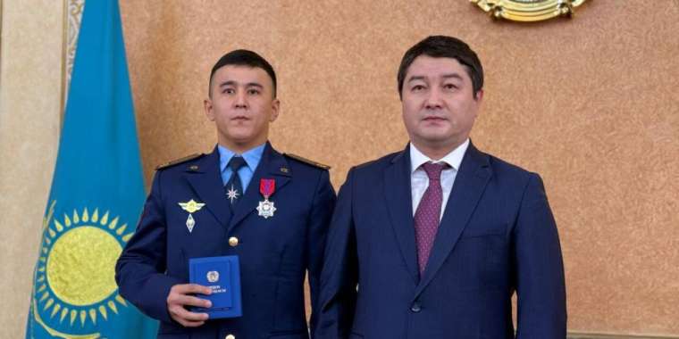 Ұшақ апатының салдарын жоюға қатысушылар мемлекеттік наградалармен марапатталды