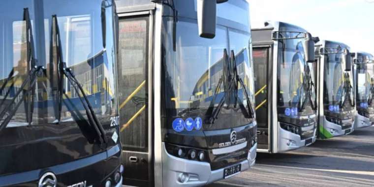 Оралда автобус жүргізушілері наразылық білдірді