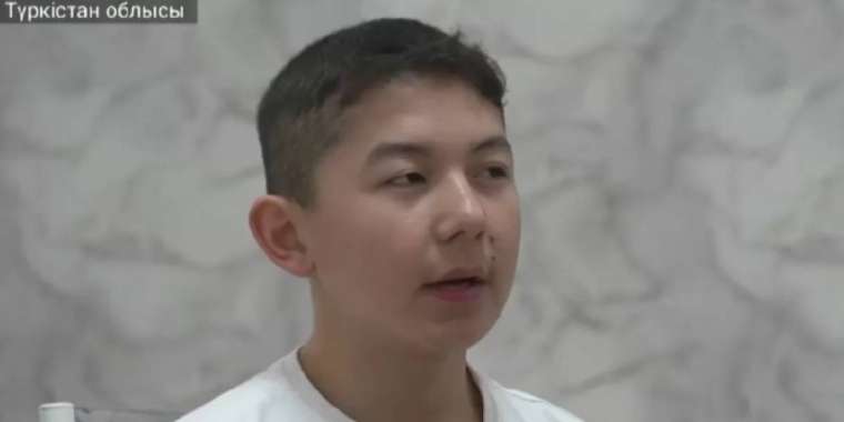 Роналдиньодан асып түсті. Түркістандық оқушы әлем рекордын жаңартпақ