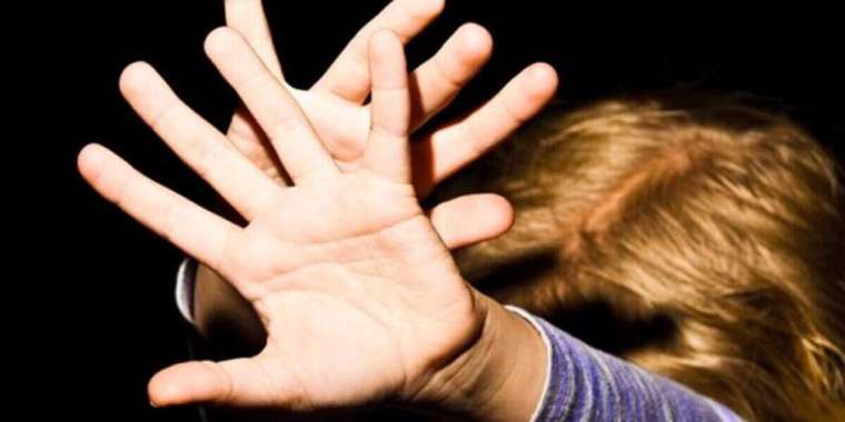 Педофилден қызын қорғаған әйел істі болды