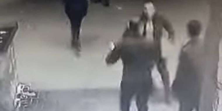 Алматыда полиция қызметкеріне пышақ жарақатын салған видео тарады