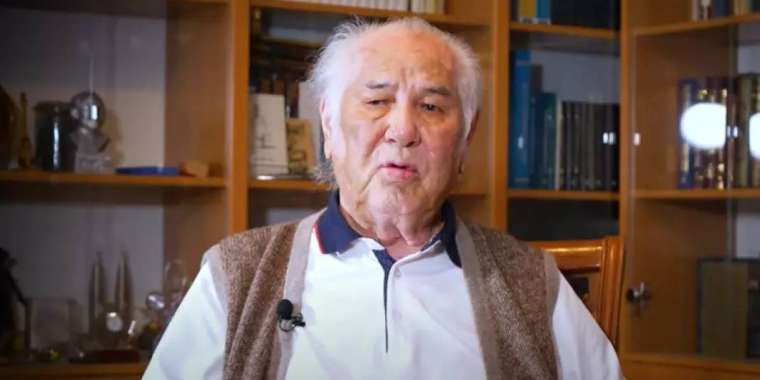 «Келіспеген кездеріміз болды, онда тұрған ештеңе жоқ». Дулат Исабеков Мағауиннің отбасына көңіл айтты