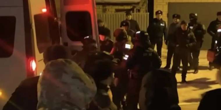 Ақтөбеде адамдарды кепілге алу: екі адам көз жұмды