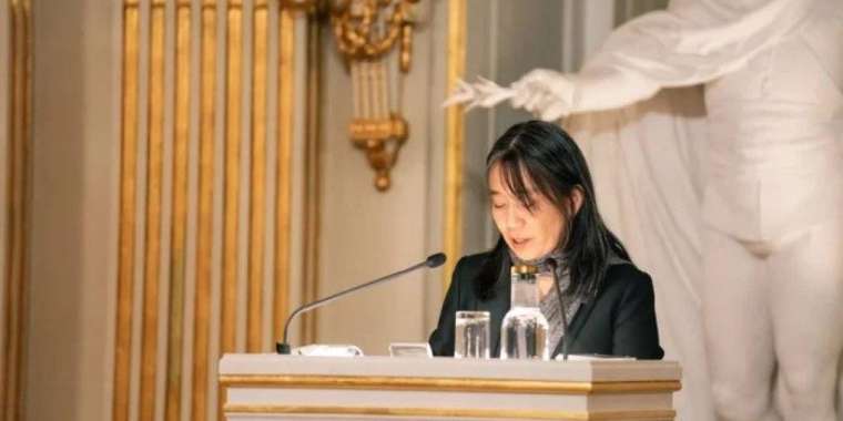 Хан Каң. Жарық пен сызық