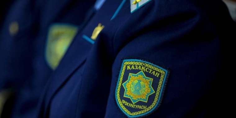 Атырауда қайырымдылық ұйымы балаларға тыйым салынған материал таратқан