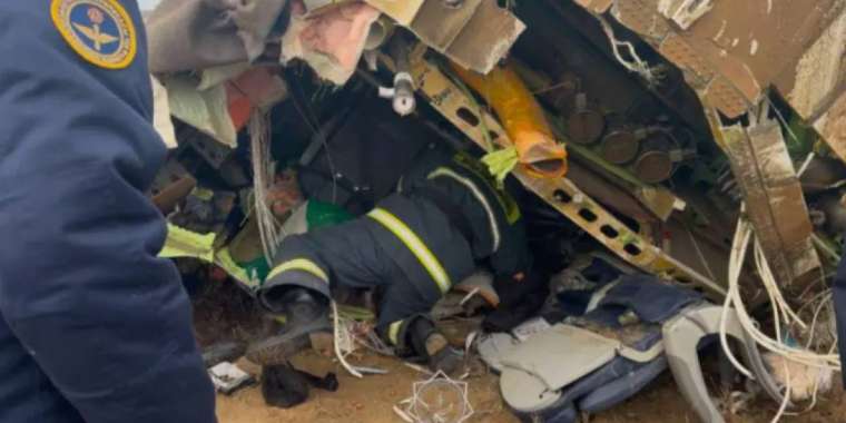 Ақтауда құлаған ұшақтың «қара жәшігі» Қазақстанға жеткізілді