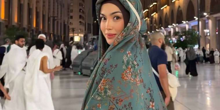 Ақбота Сейітмағамбет Мәдина қаласында құлшылық етіп жүр