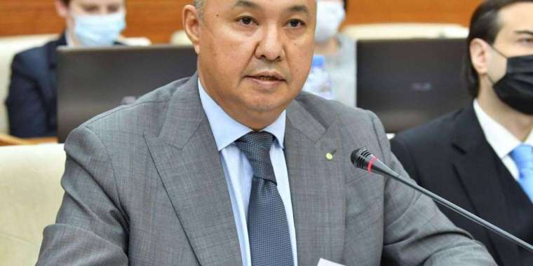 Азат Перуашев: Теңгені Ресей рублінен босатпасақ, девальвация тоқтамайды