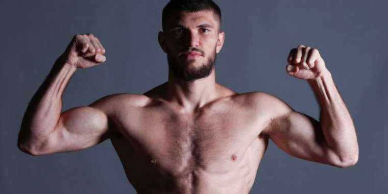 Әли Ахмедов қарсыласын нокаутпен жеңді