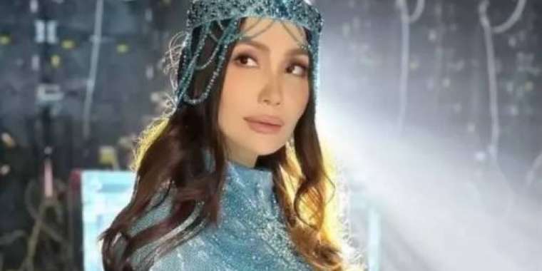 «Дарасың». Жанар Дұғалова 38 жасқа толды