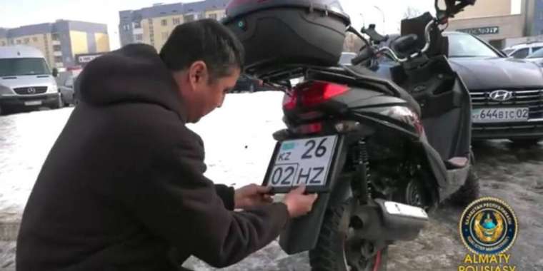 Алматыда алғашқы мопед тіркелді
