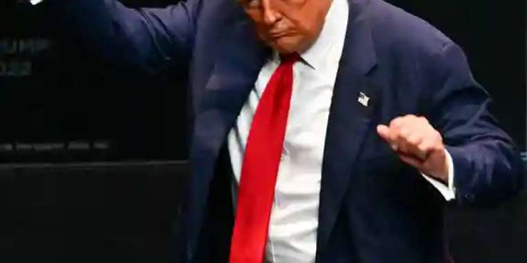 Трамп шығарған криптовалюта қымбаттап жатыр