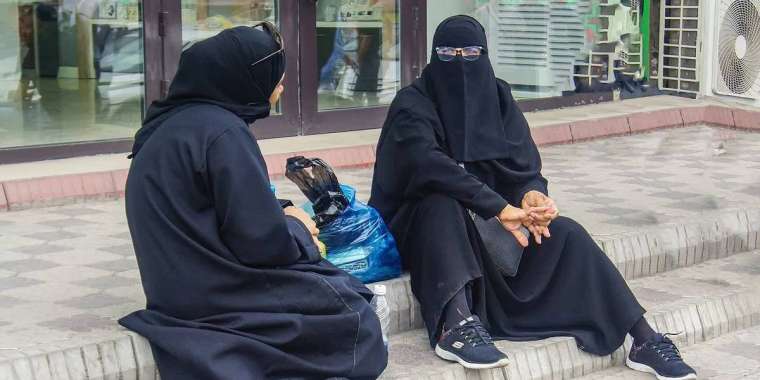 Қырғызстанда бетті жабатын киім киюге тыйым салынды