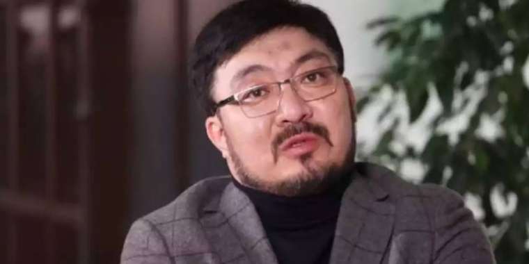 «Болашағына бейқам қарайтын қоғам». Тоқтар Серіков дерттен көз жұмған інісіне арнап жазба жариялады