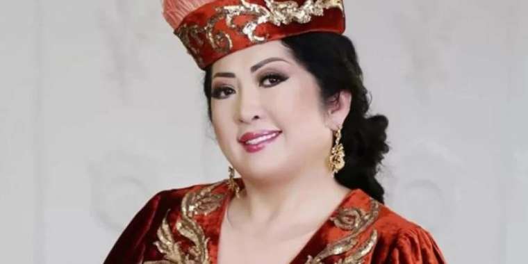 «Сіздер үшін ұялып тұрмын». Мақпал Жүнісова «МузАРТ» тобының әншілерін сынады