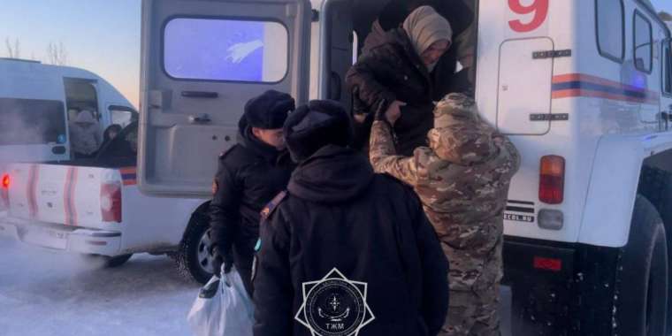 Ақтөбе облысында автобус бұзылып, 61 шетелдік эвакуацияланды