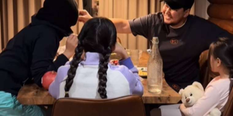 Жахан Отарғалиев екі қызы бар келіншекпен бас қосқанын айтты