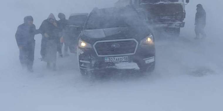 Елімізде бір күнде 400-ден астам адам қар құрсауында қалған