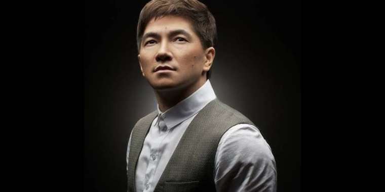 «Халықтан үлкен емессің»: Сәкен Майғазиев ағасының қазасы туралы гастрольдік сапарда жүріп естіген