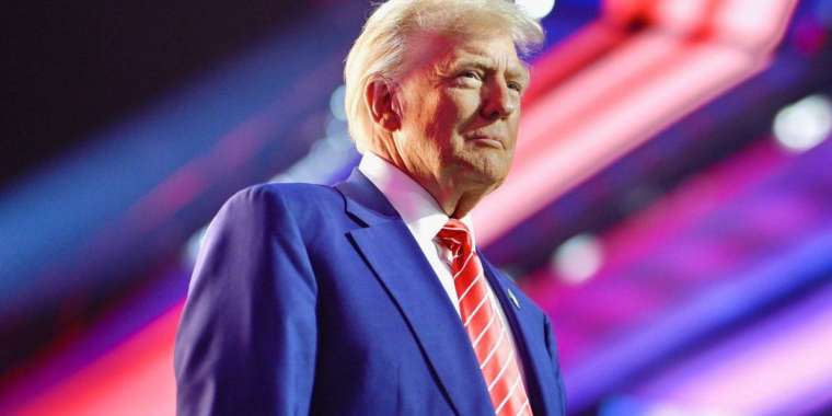 "Зеленский періште емес". Трамп Ресеймен қақтығысқа Украина президентін кінәлады