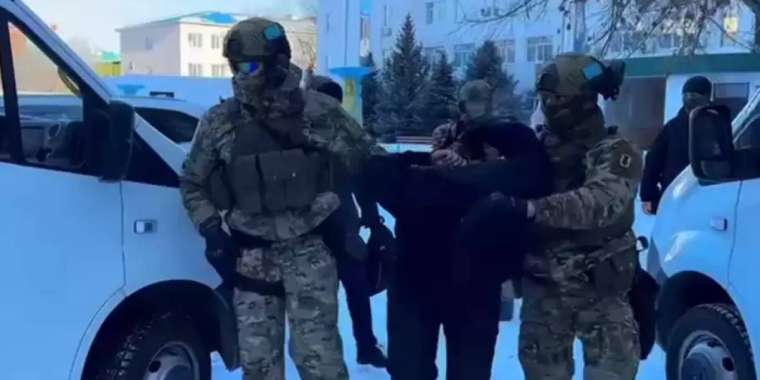 "Ақша бопсалаған". Ақтөбеде бір топ студенттер ұсталды