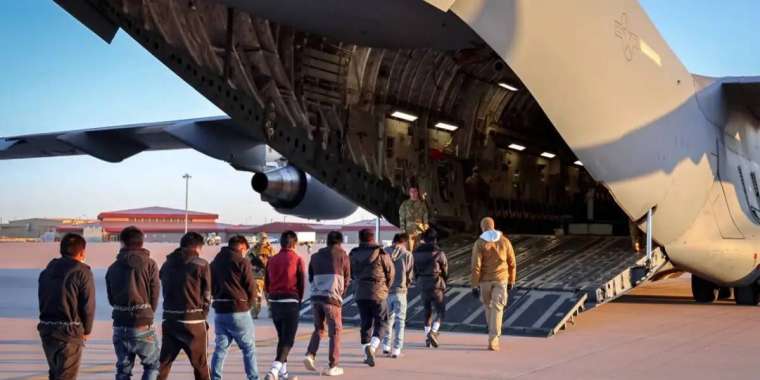 АҚШ-та заңсыз мигранттарды депортациялау басталды