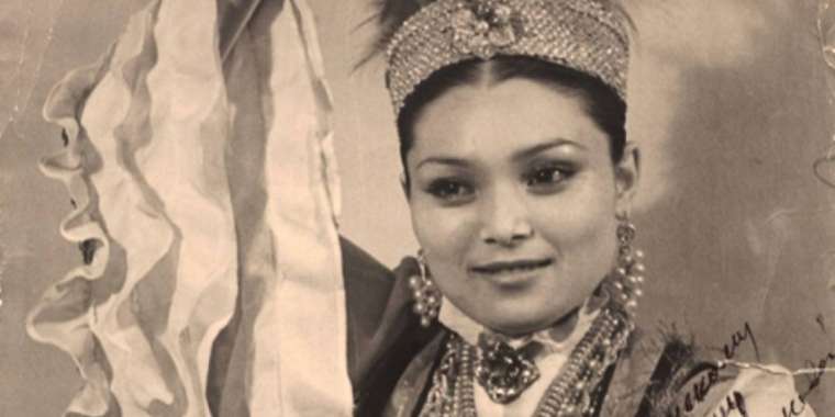 Әнші Роза Бағланова