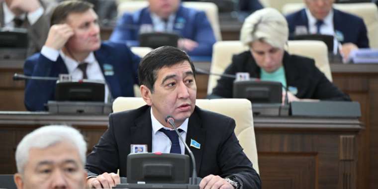 Аягөзде оннан астам ауылды жапқалы жатыр – Ринат Зайытов, депутат