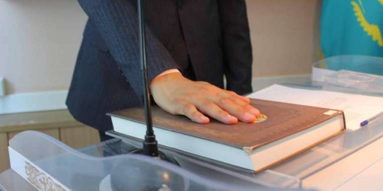 Мемлекеттік қызметшілердің ант беру мәтіні өзгереді