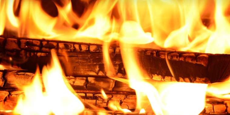 Өскеменде жас жігіт отбасы мүшелерін балталап өлтірді