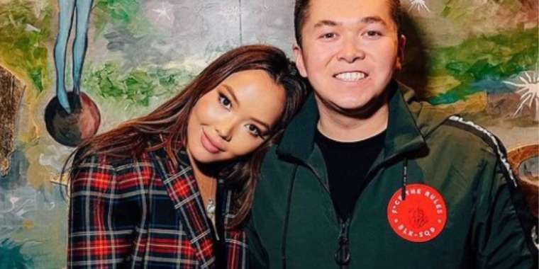 Айжұлдыз Адайбекованың бұрынғы күйеуі жұбайына 100 млн теңгелік көлік сыйлады