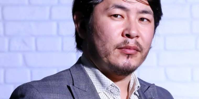 Есбол Нұрахмет. Табақ бет, таңқы танау (Әңгіме)