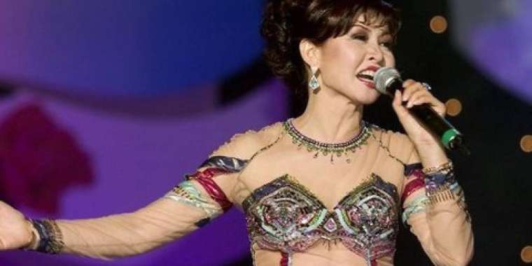 Әнші Роза Рымбаева