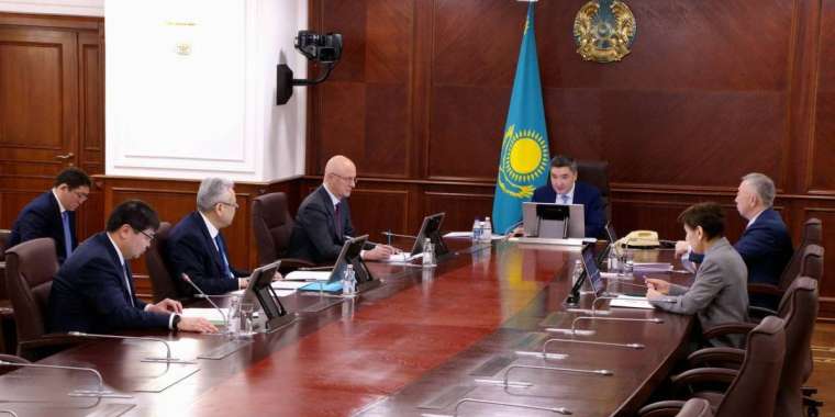 Олжас Бектенов Республикалық бюджет комиссиясы отырысын өткізді