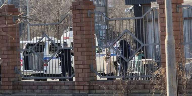 «Күдікті әлі табылмады». Атырауда мұғалімді 80 млн теңге сұрап қорқытты