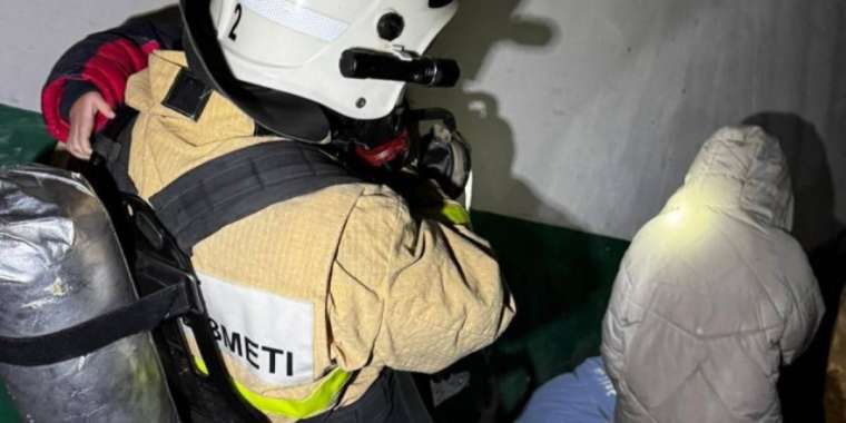 Таразда көпқабатты үй өртеніп, адамдар эвакуацияланды