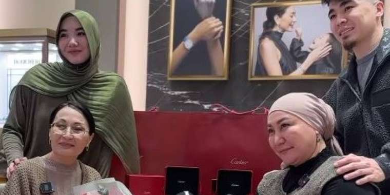 «Құны – 3 миллион теңге»: Фариза Төреәлі анасы мен енесіне қымбат сыйлық жасады