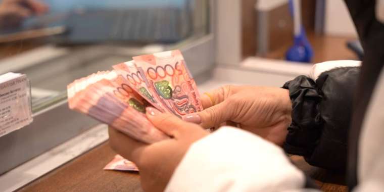 Қазақстандықтар бір айда банктерден 400 млрд теңге қарыз алған