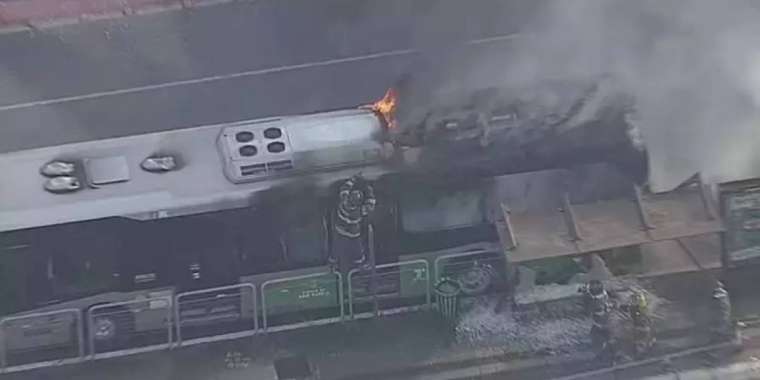 Бразилияда ұшақ автобусқа соғылды