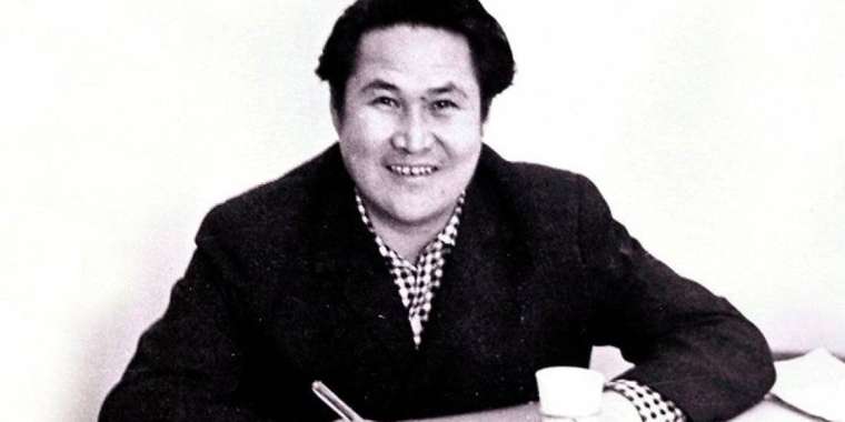 Ұлықбек Есдәулет. «Өмірде ақындардың бәрі жалғыз»