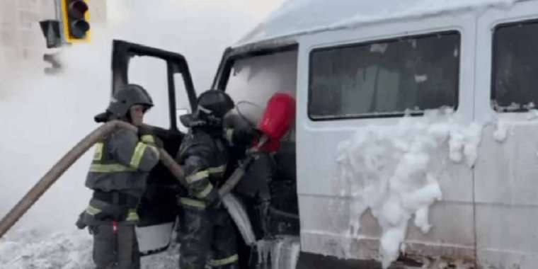 Астана қаласында микроавтобус өртенді