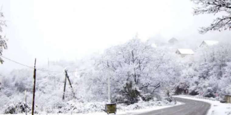 Екі өңірде ауа райына байланысты жолдар жабылды